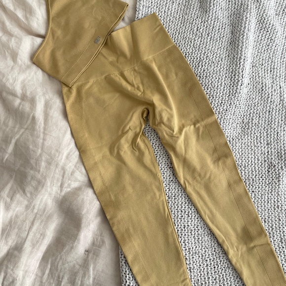 SET Active One Shoulder Gold Sculptflex Legging and Bra set - Picture 4 of 4